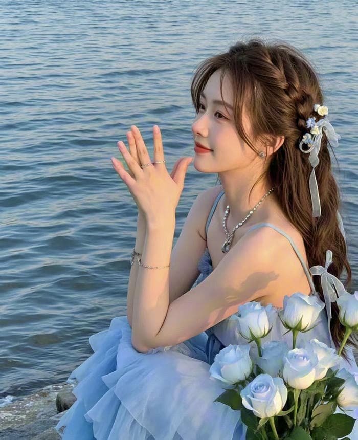 smiling cute profile pic for girls