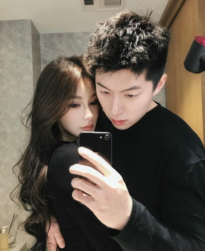 smiling love couple dp for instagram