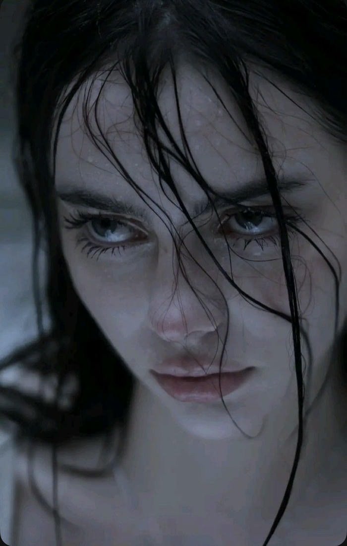 strong angry girl dp