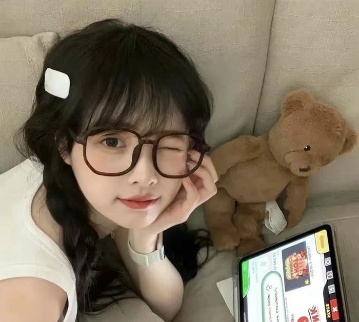 vintage real girl profile pic