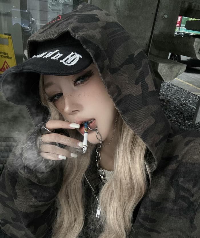 character-rich girl dp